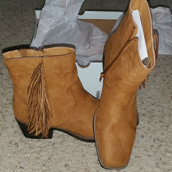 Women's size 8.5 Western Style Fringe boot, Cognac - Picture 2 of 3